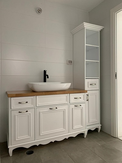 ארונות אמבטיה בהתאמה אישית ארון אמבטיה עם כיור וארון שירות