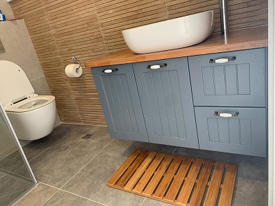 ארון אמבטיה עם כיור מוני בהתאמה אישית