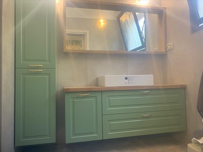 ארון אמבטיה עם ארון שירות וכיור